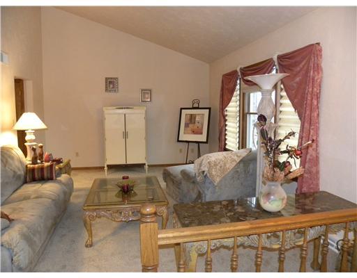 781 North Whitmore Road North Huntingdon, PA 15642 - Photo 6 of 18 Living Room.