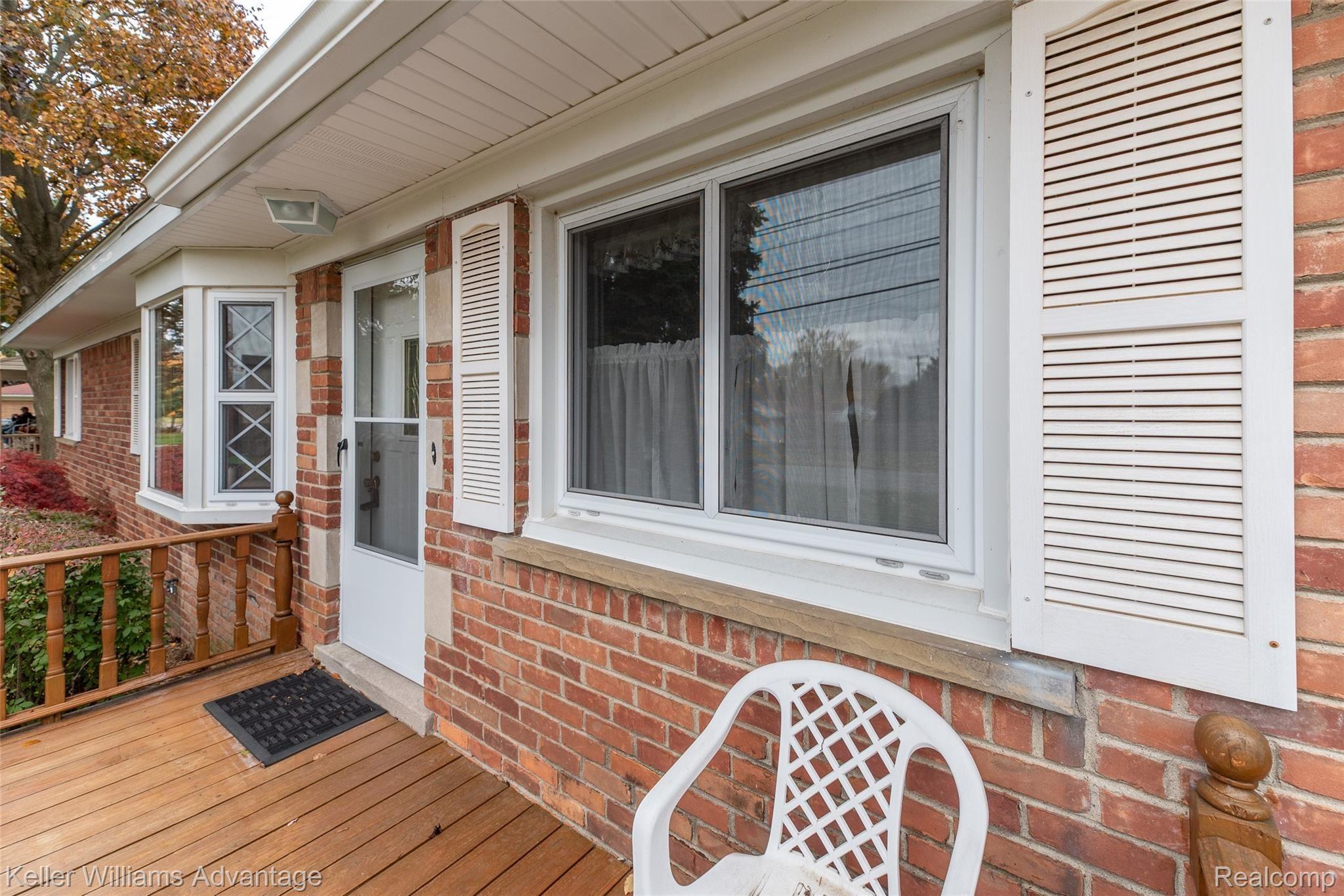 11099 Levan Road Livonia, MI 48150 - Photo 2 of 41 DSC_0778.jpg