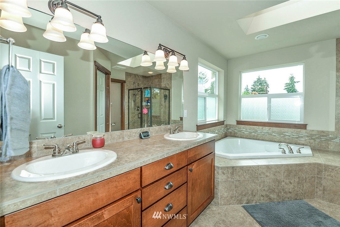 521 218th Street Southwest Bothell, WA 98021 - Photo 13 of 25