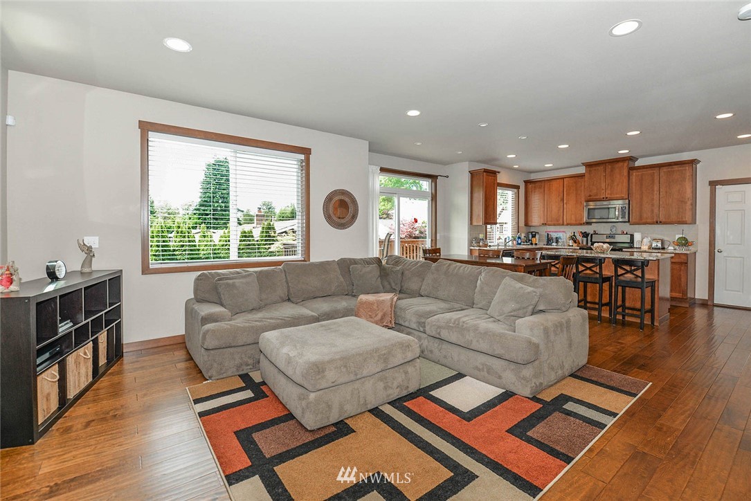 521 218th Street Southwest Bothell, WA 98021 - Photo 5 of 25