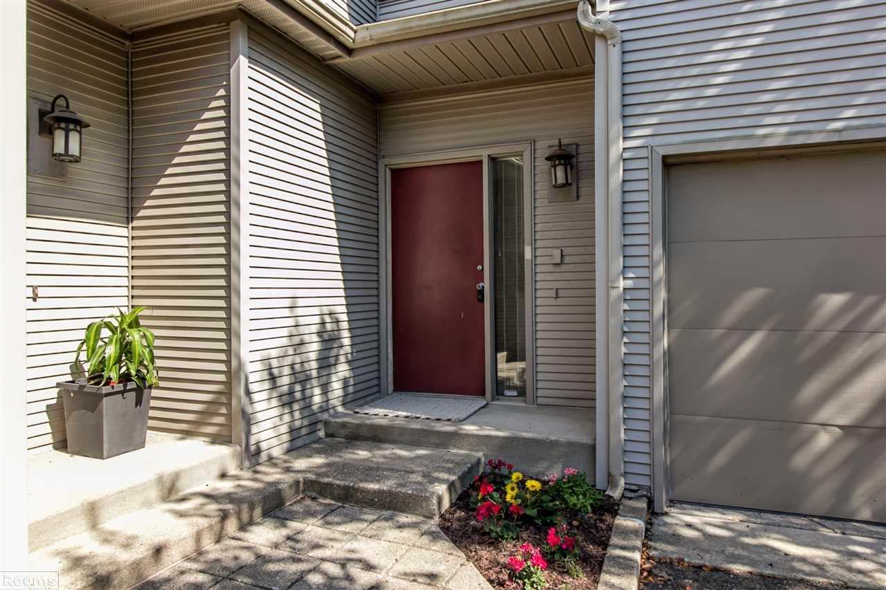 758 Ashley Circle West Rochester Hills, MI 48307 - Photo 2 of 23