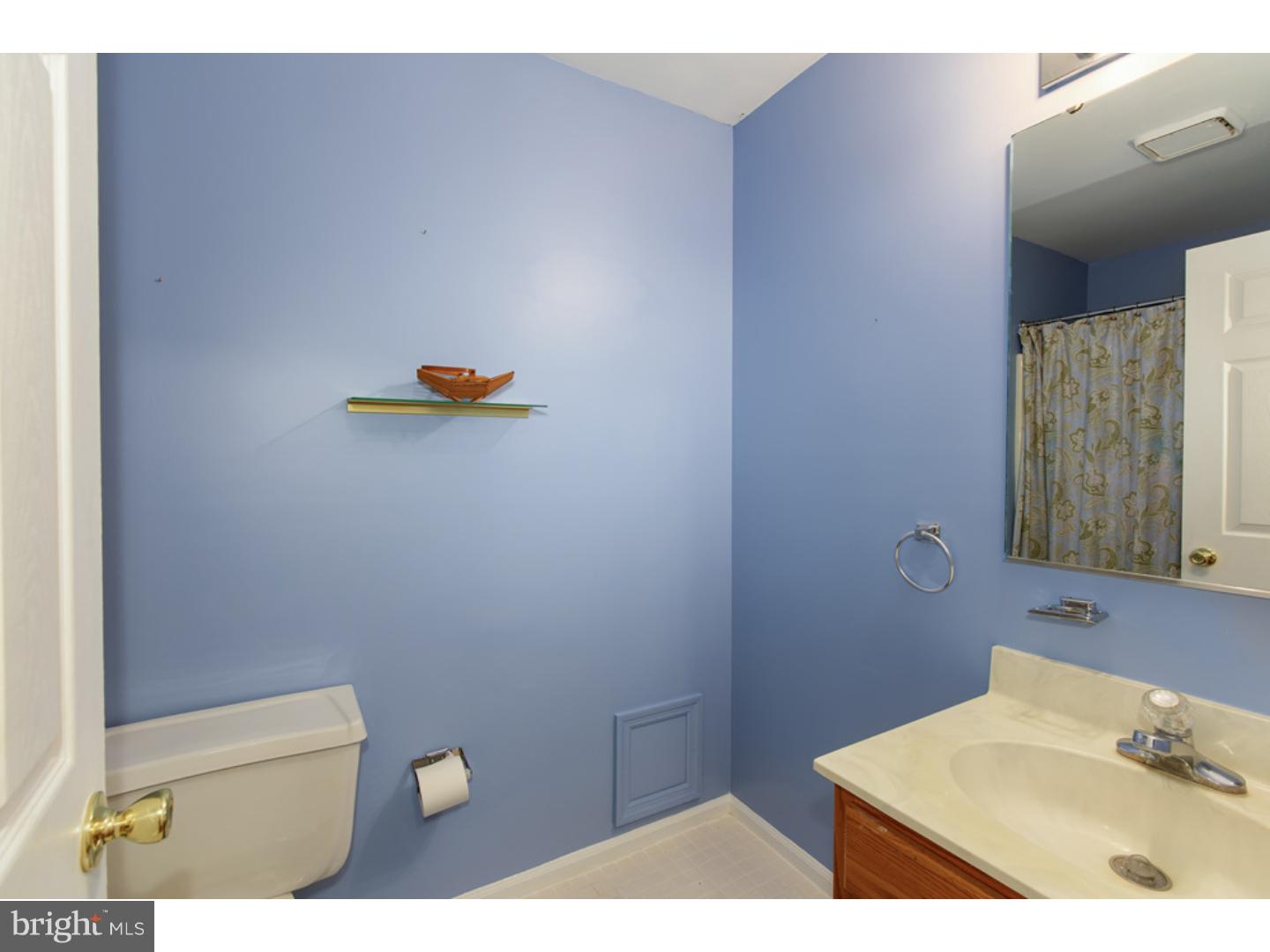 2809 Knoll Way Reading, PA 19608 - Photo 12 of 19 Bathroom