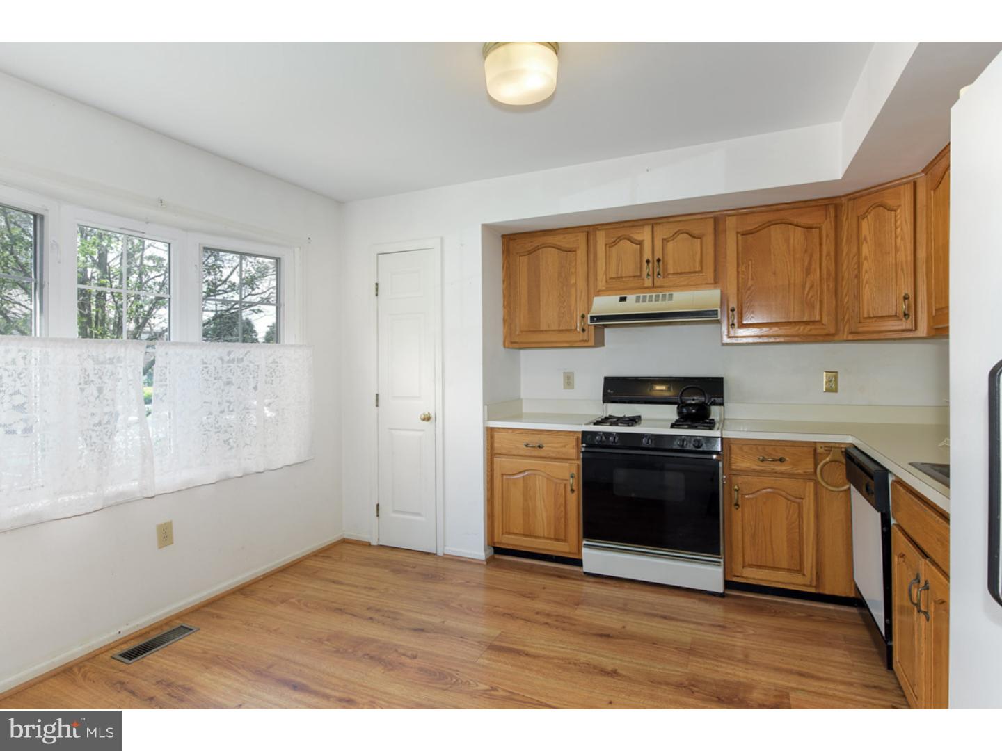 2809 Knoll Way Reading, PA 19608 - Photo 3 of 19 Kitchen