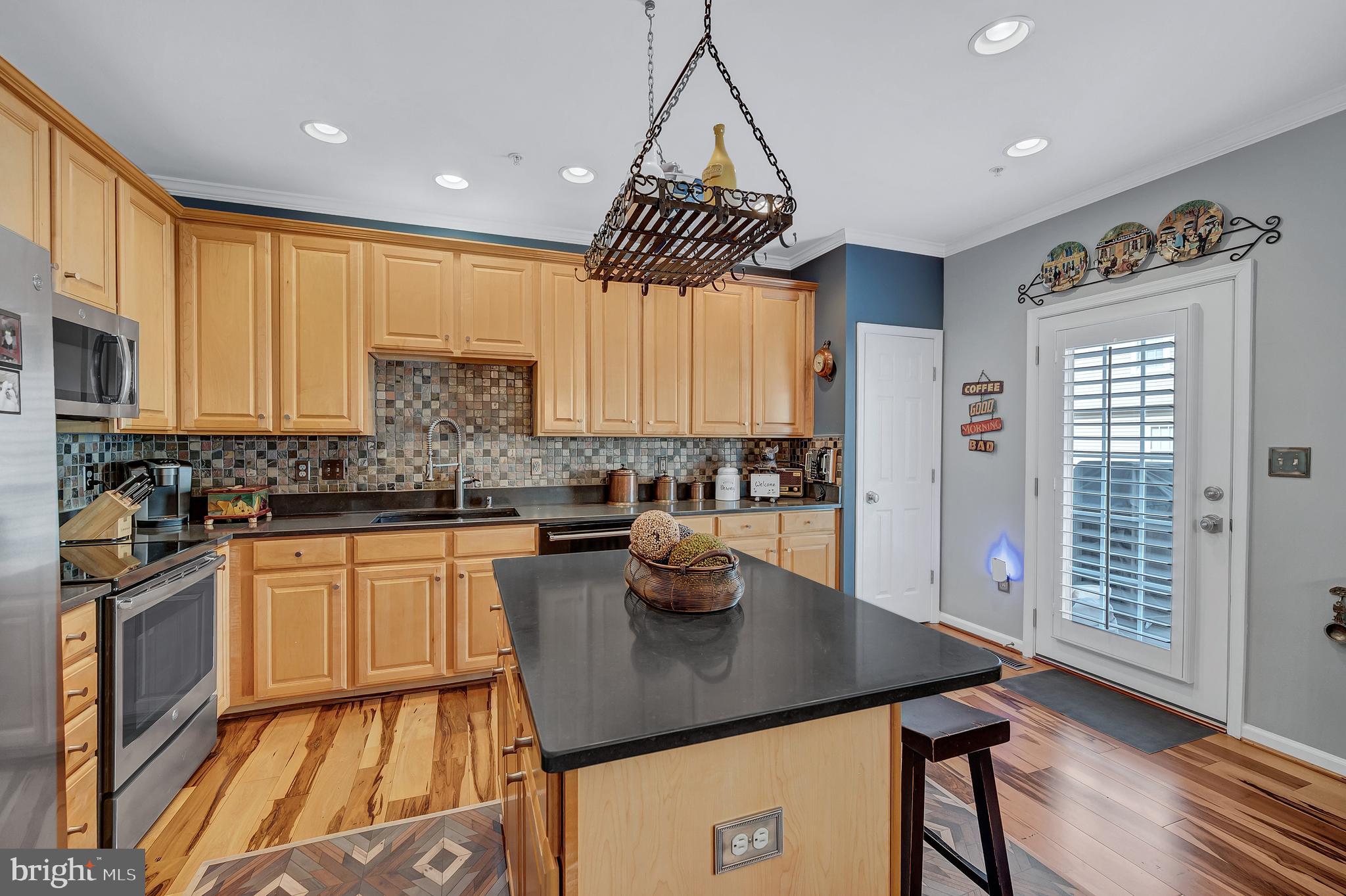 20 Inkberry Circle Gaithersburg, MD 20877 - Photo 13 of 50 Kitchen with Door to Deck