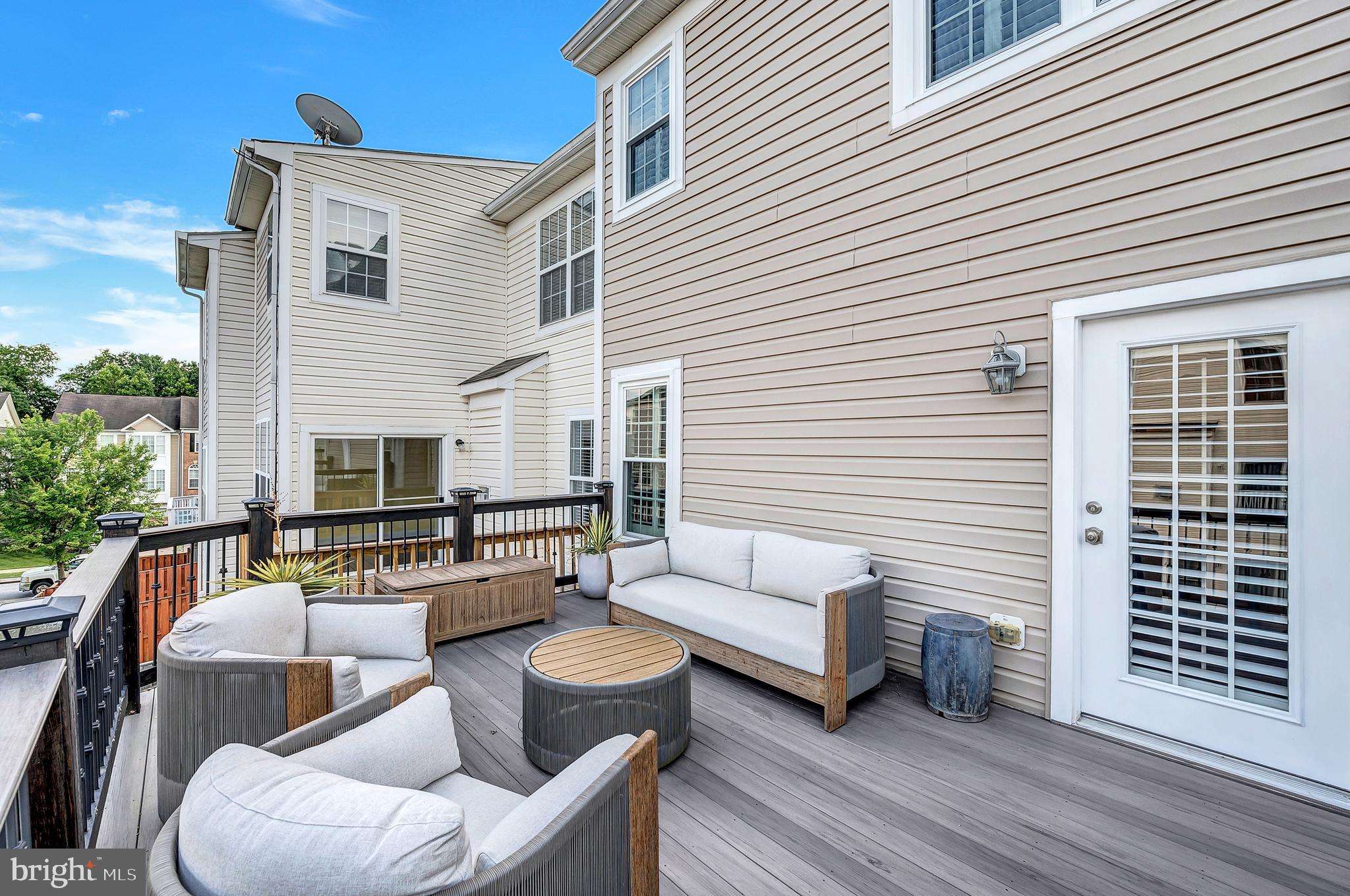 20 Inkberry Circle Gaithersburg, MD 20877 - Photo 16 of 50 Full Size Deck off of Kitchen