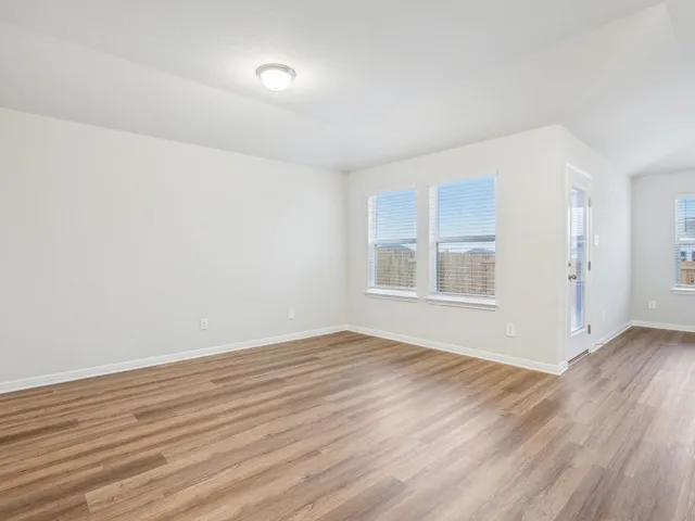 $308,980 | 104 Honey Bee Road, Jarrell, TX 76537