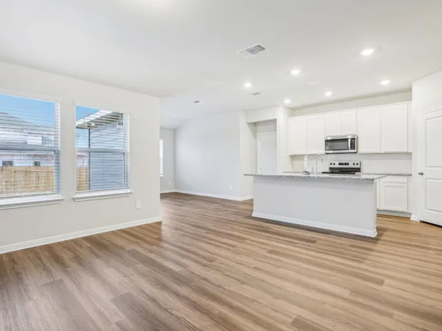 $308,980 | 104 Honey Bee Road, Jarrell, TX 76537