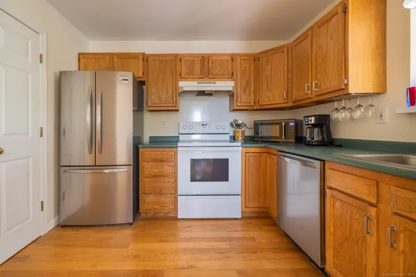 $25,000 | 916 Reef Road, Fairfield, CT 06824