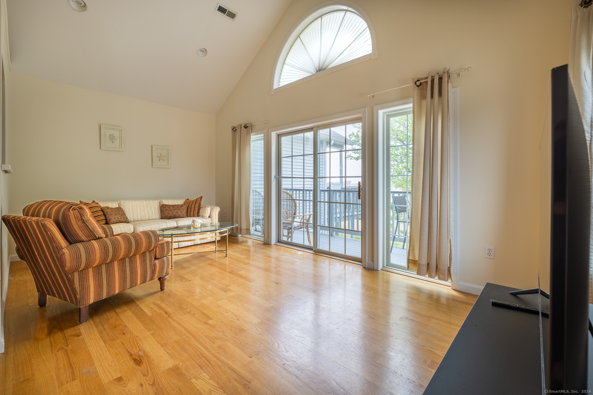 916 Reef Road Fairfield, CT 06824 - Photo 10 of 16