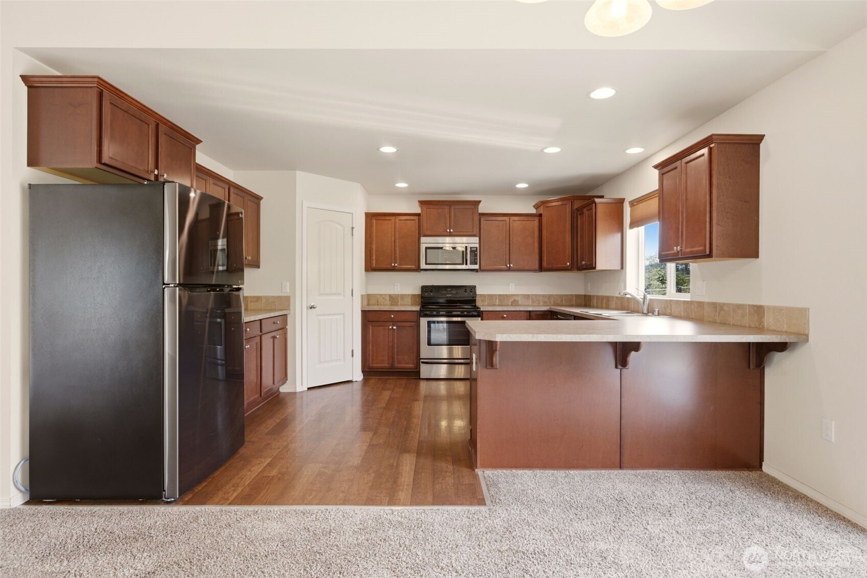 22217 Military Road South SeaTac, WA 98198 - Photo 2 of 38 Gallery Image 2