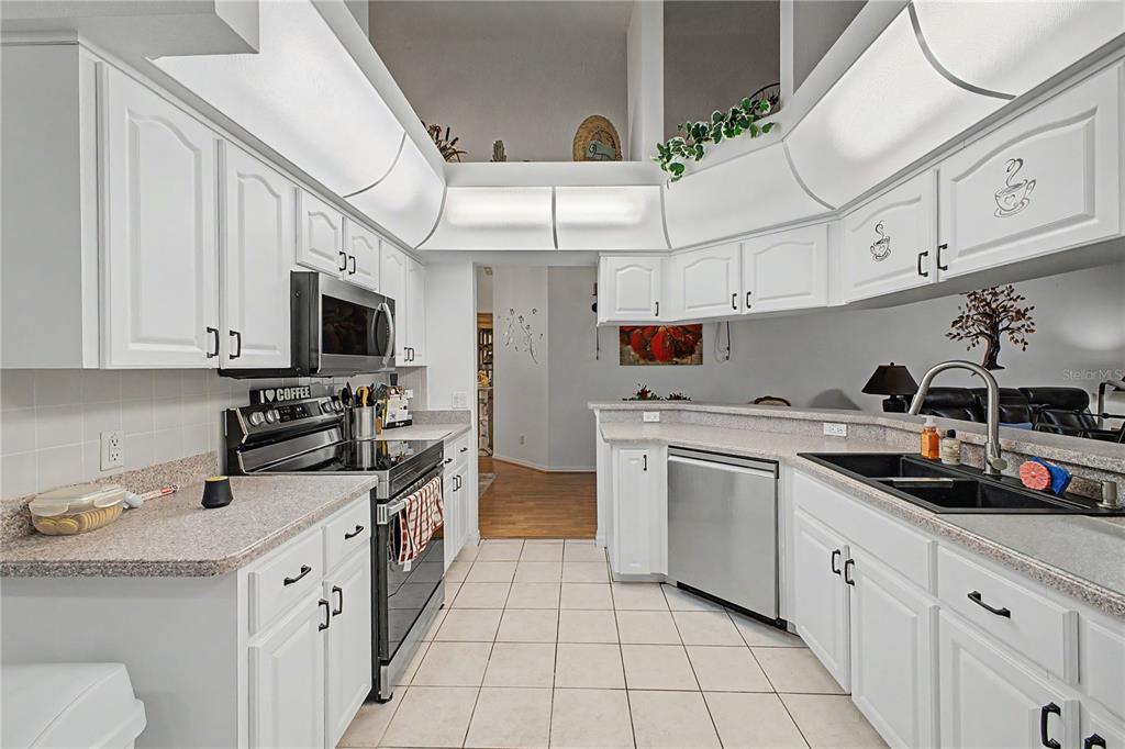 11408 Deercroft Court Spring Hill, FL 34609 - Photo 13 of 57