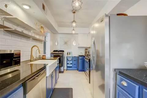 $225,000 | 355 North Post Oak Lane, Unit 842, Houston, TX 77024