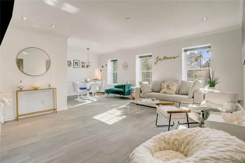 $225,000 | 355 North Post Oak Lane, Unit 842, Houston, TX 77024