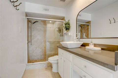 $225,000 | 355 North Post Oak Lane, Unit 842, Houston, TX 77024