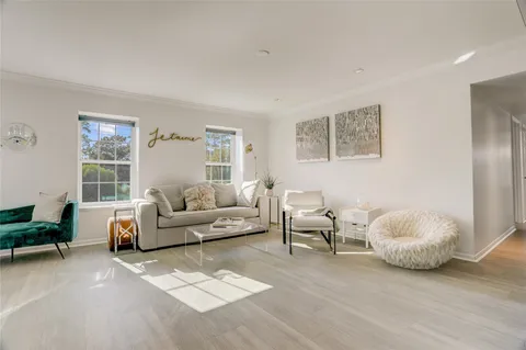 $225,000 | 355 North Post Oak Lane, Unit 842, Houston, TX 77024