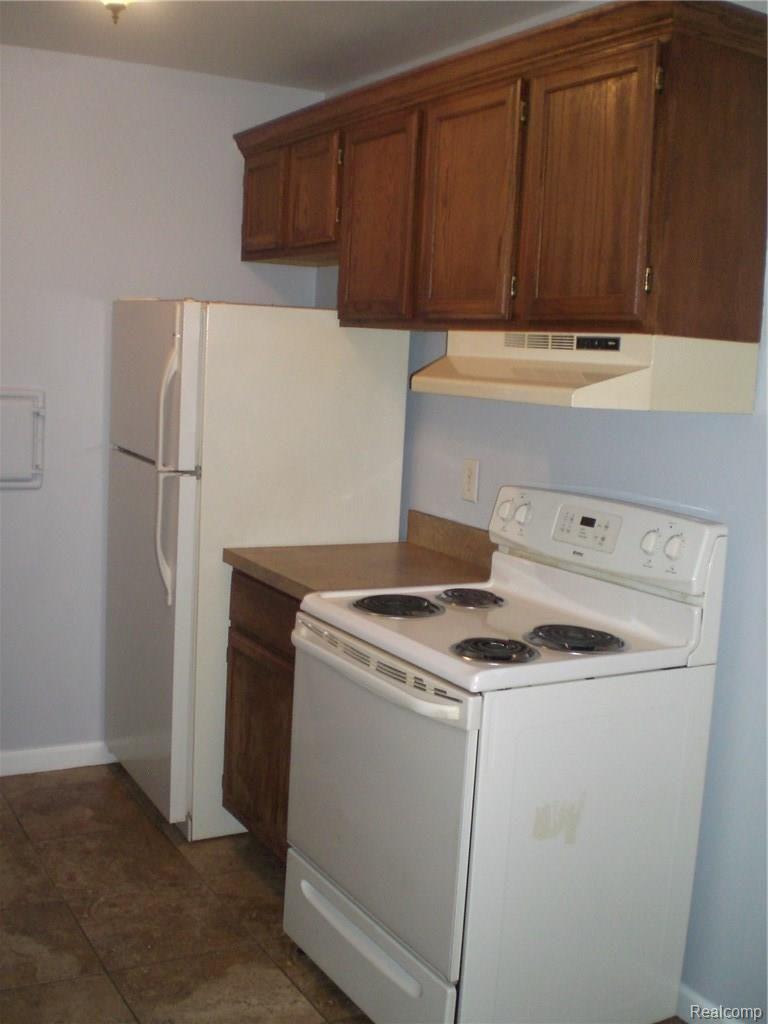 24111 Meridian Road, Unit 23 Grosse Ile, MI 48138 - Photo 6 of 11 CIMG2538.JPG