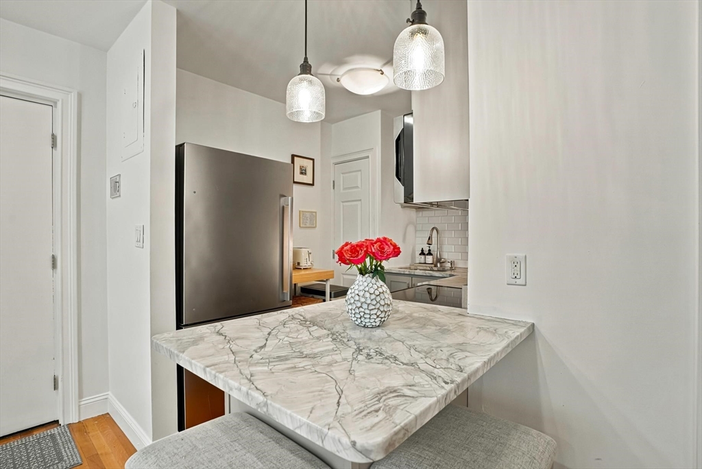 8 Battery Street, Unit 4 Boston, MA 02109 - Photo 5 of 33
