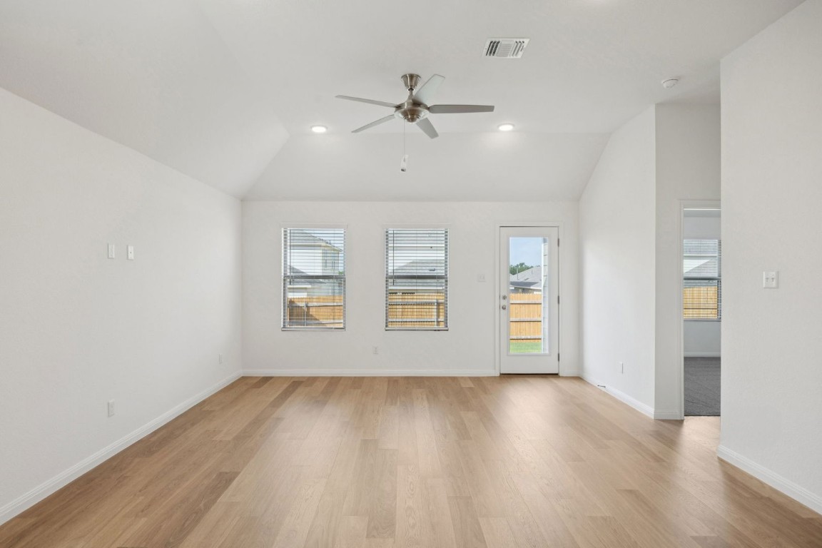 222 Spirit Street Elgin, TX 78621 - Photo 12 of 34