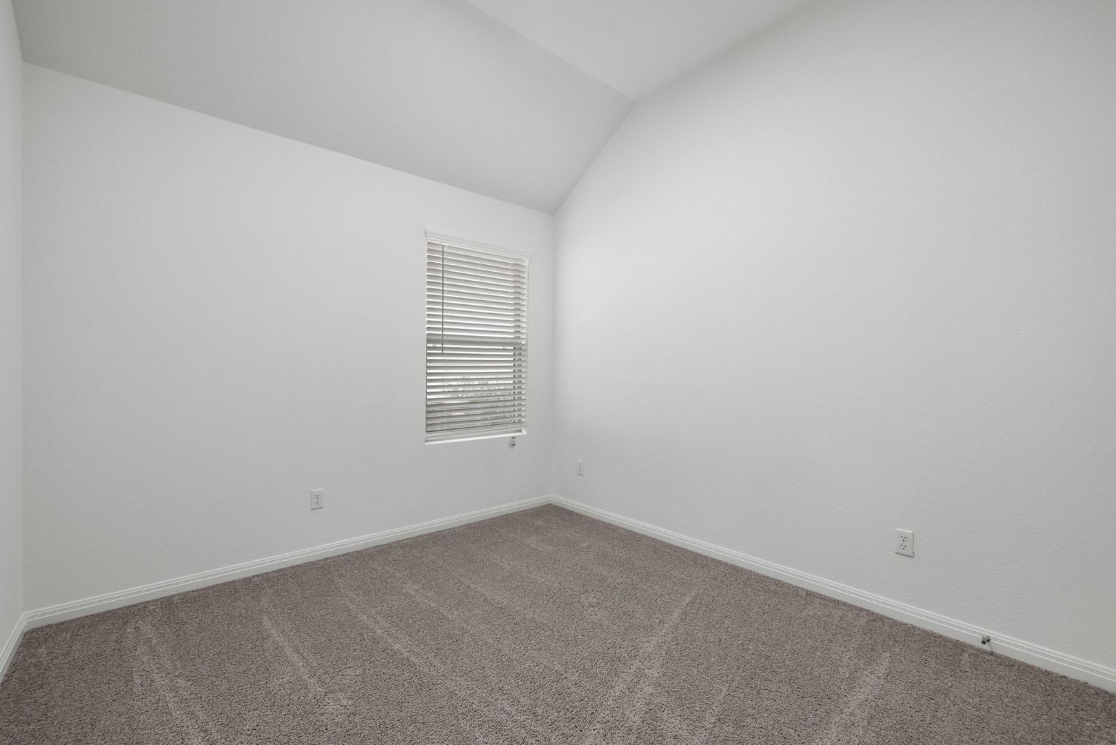 222 Spirit Street Elgin, TX 78621 - Photo 20 of 40 an empty room with a window