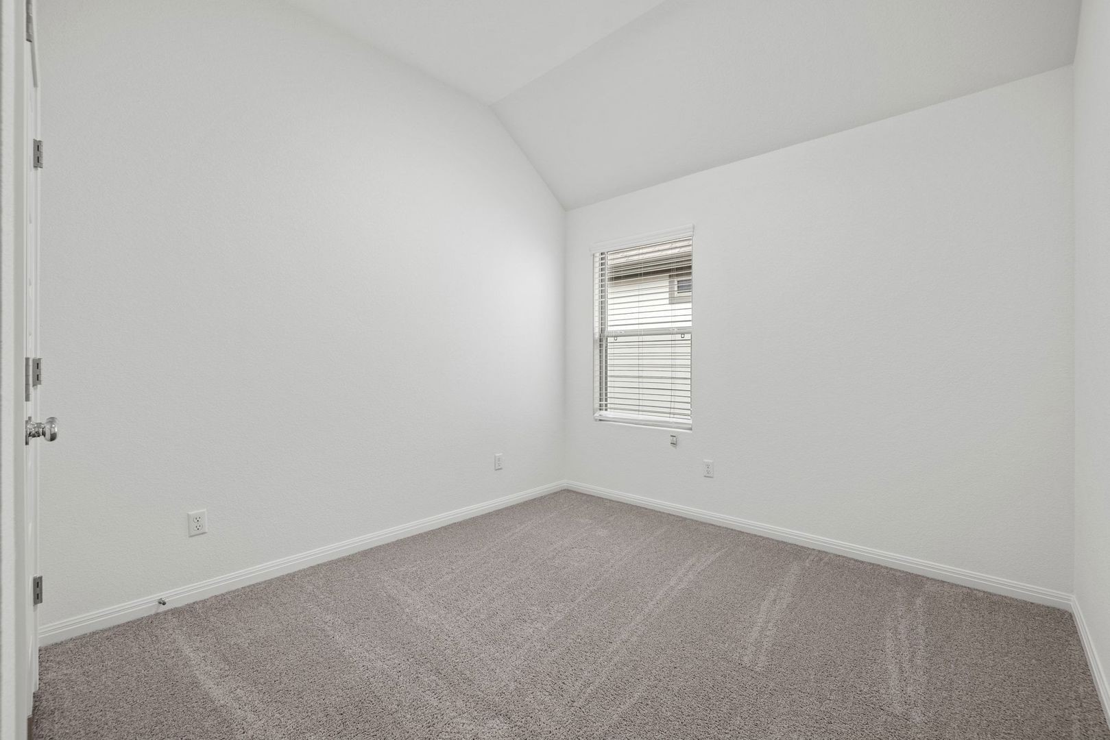 222 Spirit Street Elgin, TX 78621 - Photo 22 of 40 an empty room with windows