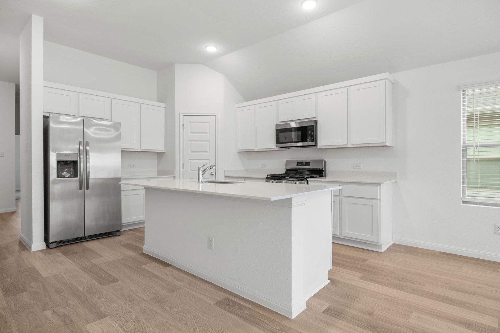 222 Spirit Street Elgin, TX 78621 - Photo 6 of 40