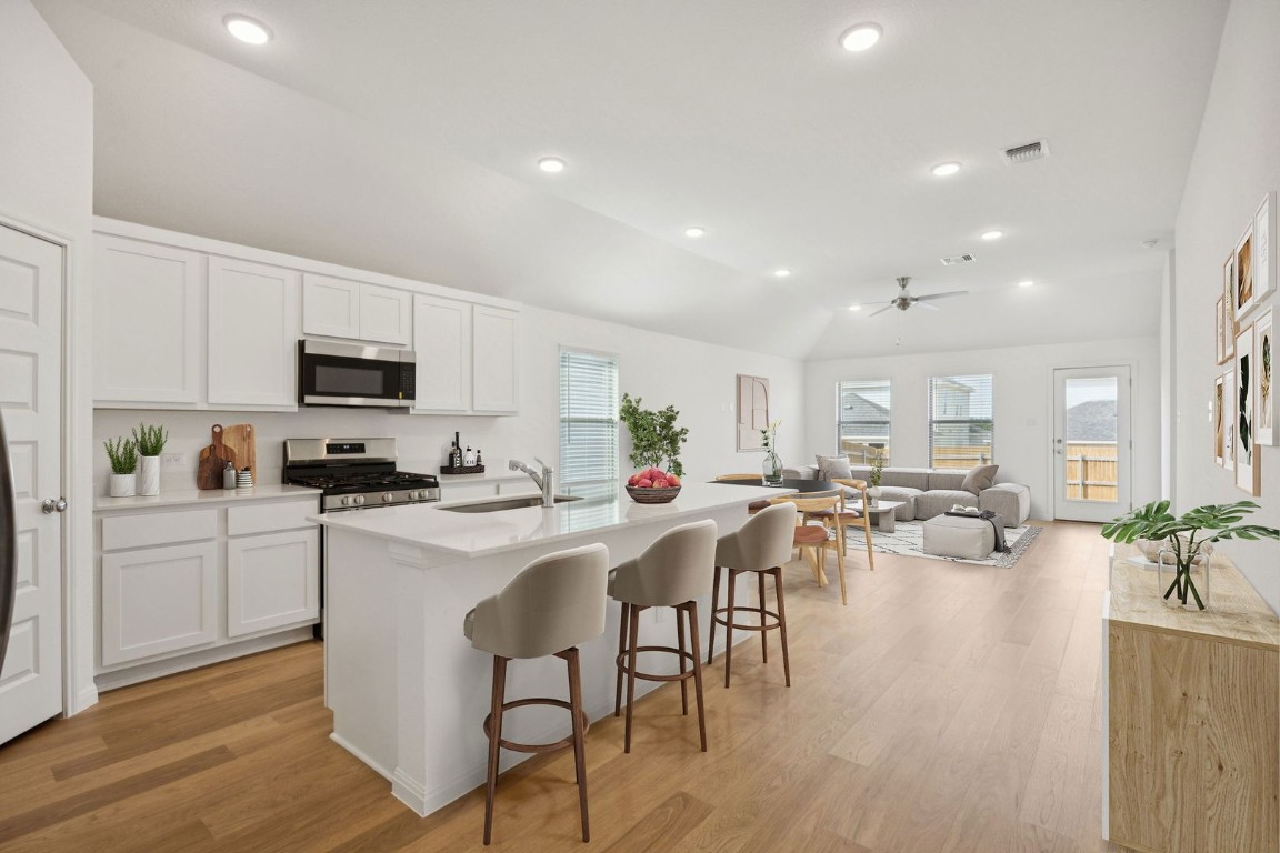 222 Spirit Street Elgin, TX 78621 - Photo 7 of 34