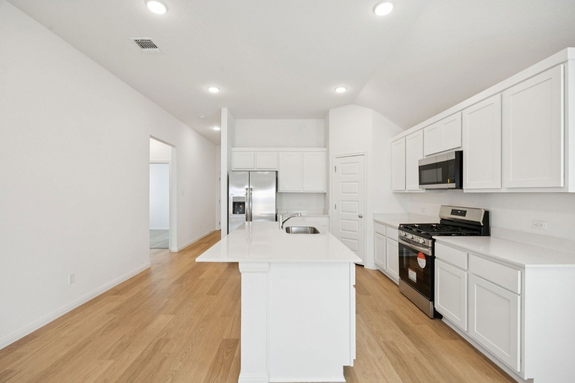 222 Spirit Street Elgin, TX 78621 - Photo 9 of 34