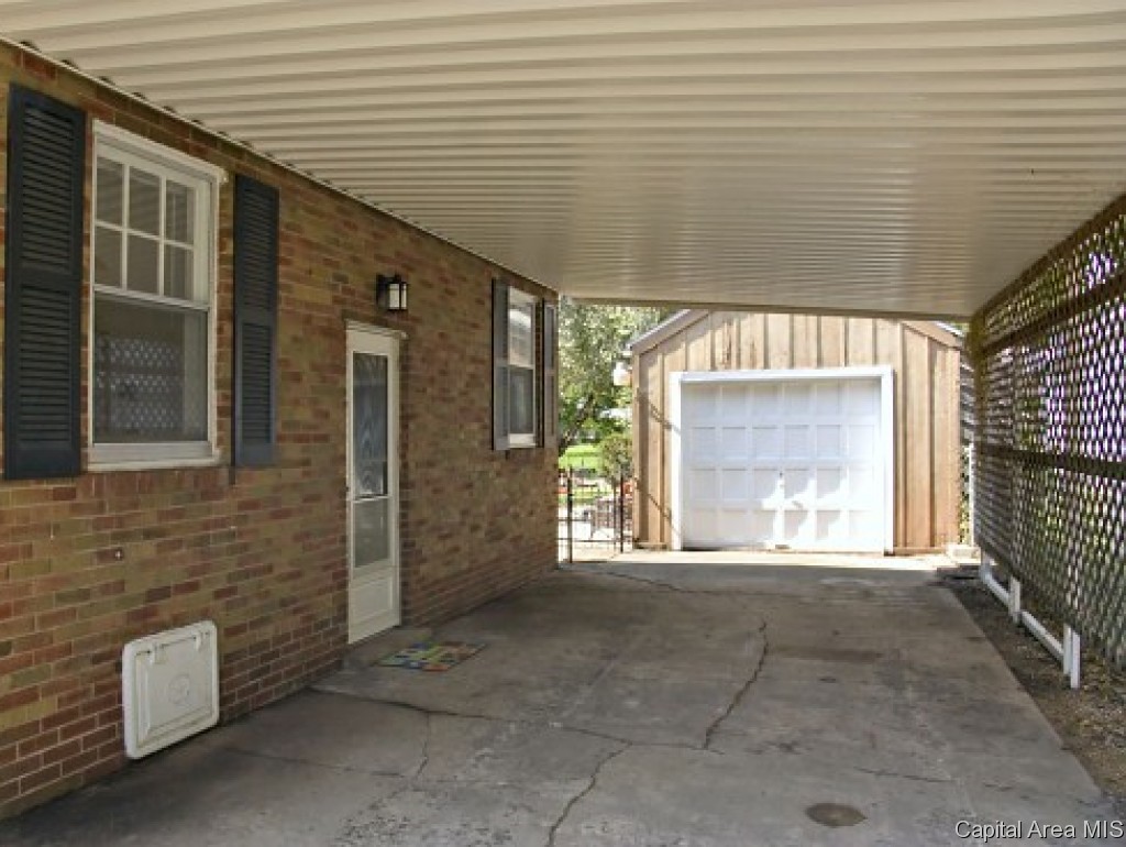 3237 South Palmer Street Springfield, IL 62703 - Photo 3 of 16