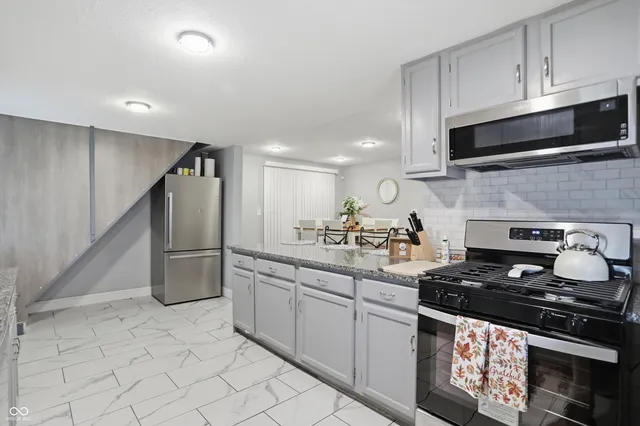 $369,000 | 29 East Palmer Street, Indianapolis, IN 46225