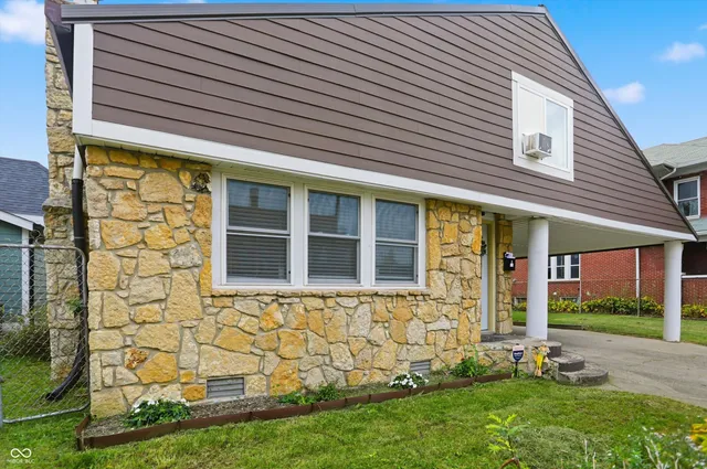 $369,000 | 29 East Palmer Street, Indianapolis, IN 46225