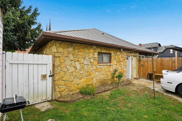 $369,000 | 29 East Palmer Street, Indianapolis, IN 46225