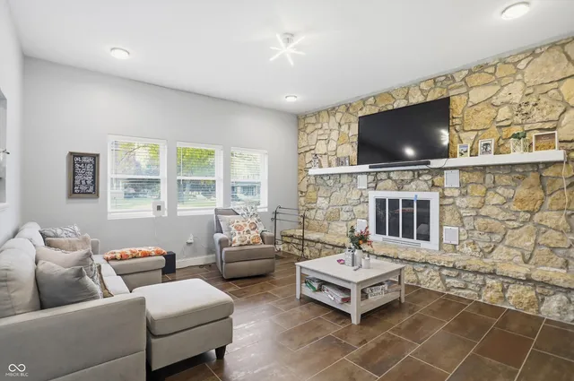 $369,000 | 29 East Palmer Street, Indianapolis, IN 46225