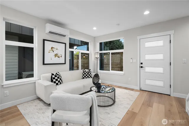 $499,800 | 9228 B 22nd Avenue Southwest, Seattle, WA 98106