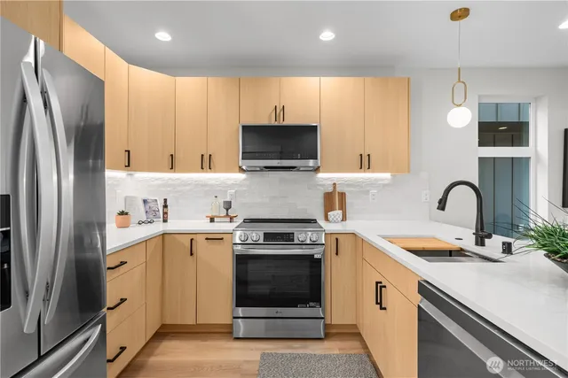 $499,800 | 9228 B 22nd Avenue Southwest, Seattle, WA 98106