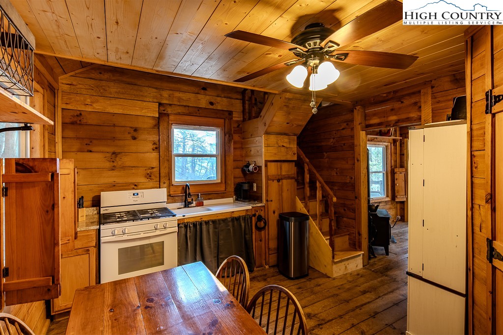 326 Deer Ridge Lane Sparta, NC 28675 - Photo 23 of 49