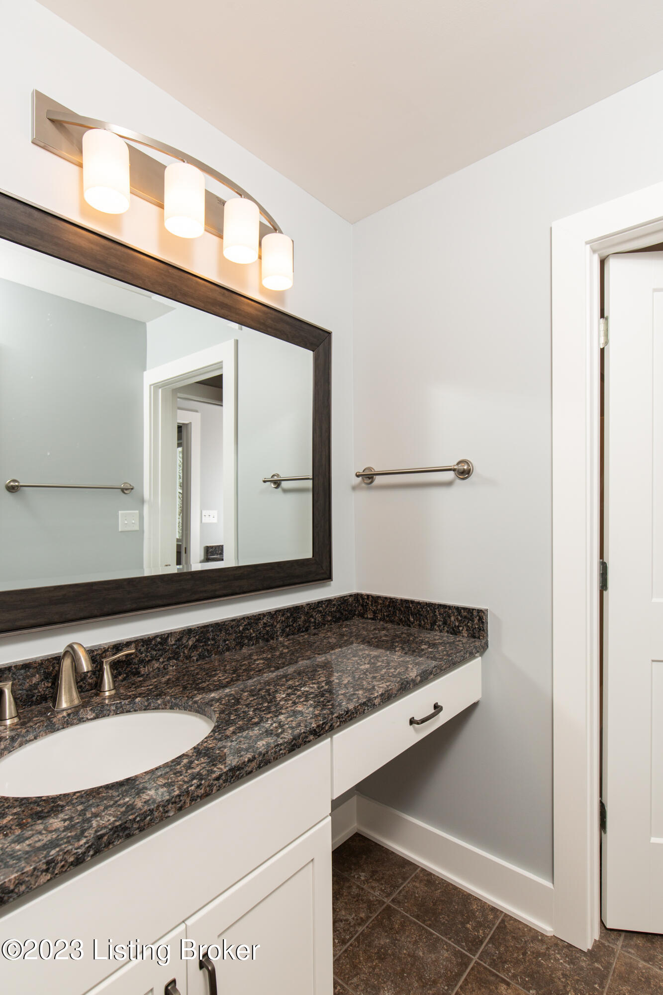 2901 Belknap Beach Road Prospect, KY 40059 - Photo 27 of 49 2901_Belknap_Beach_Rd-Interiors-26