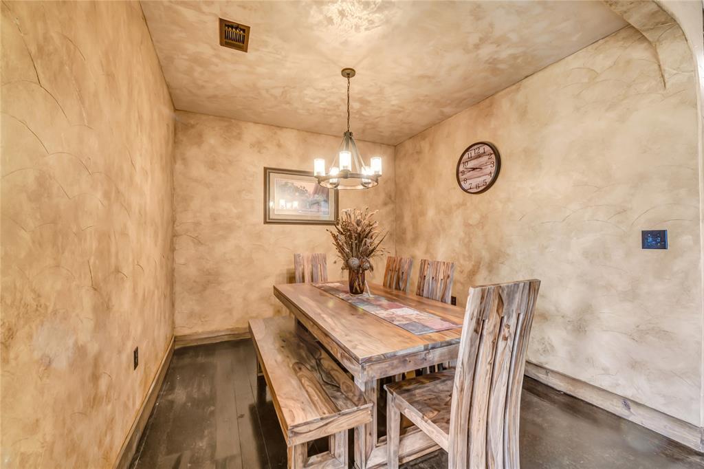 854 County Road 3330 Bridgeport, TX 76426 - Photo 9 of 40 Formal Dining