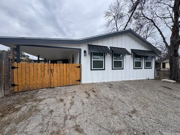 $1,800 | 2703 Menchaca Street, Unit B, San Antonio, TX 78228