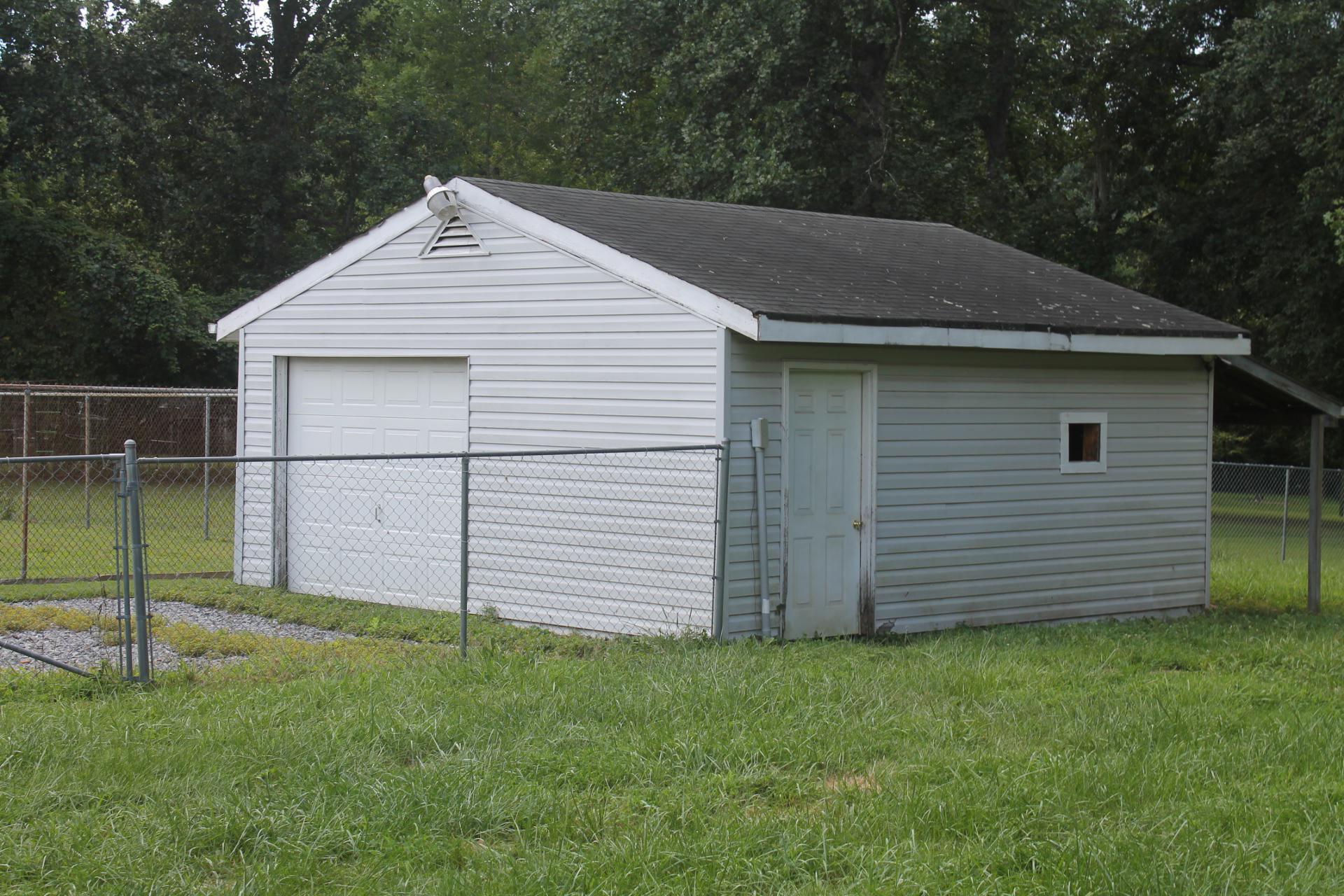 114 Cliffview Drive Covington, VA 24426 - Photo 5 of 24 IMG_6933 dated