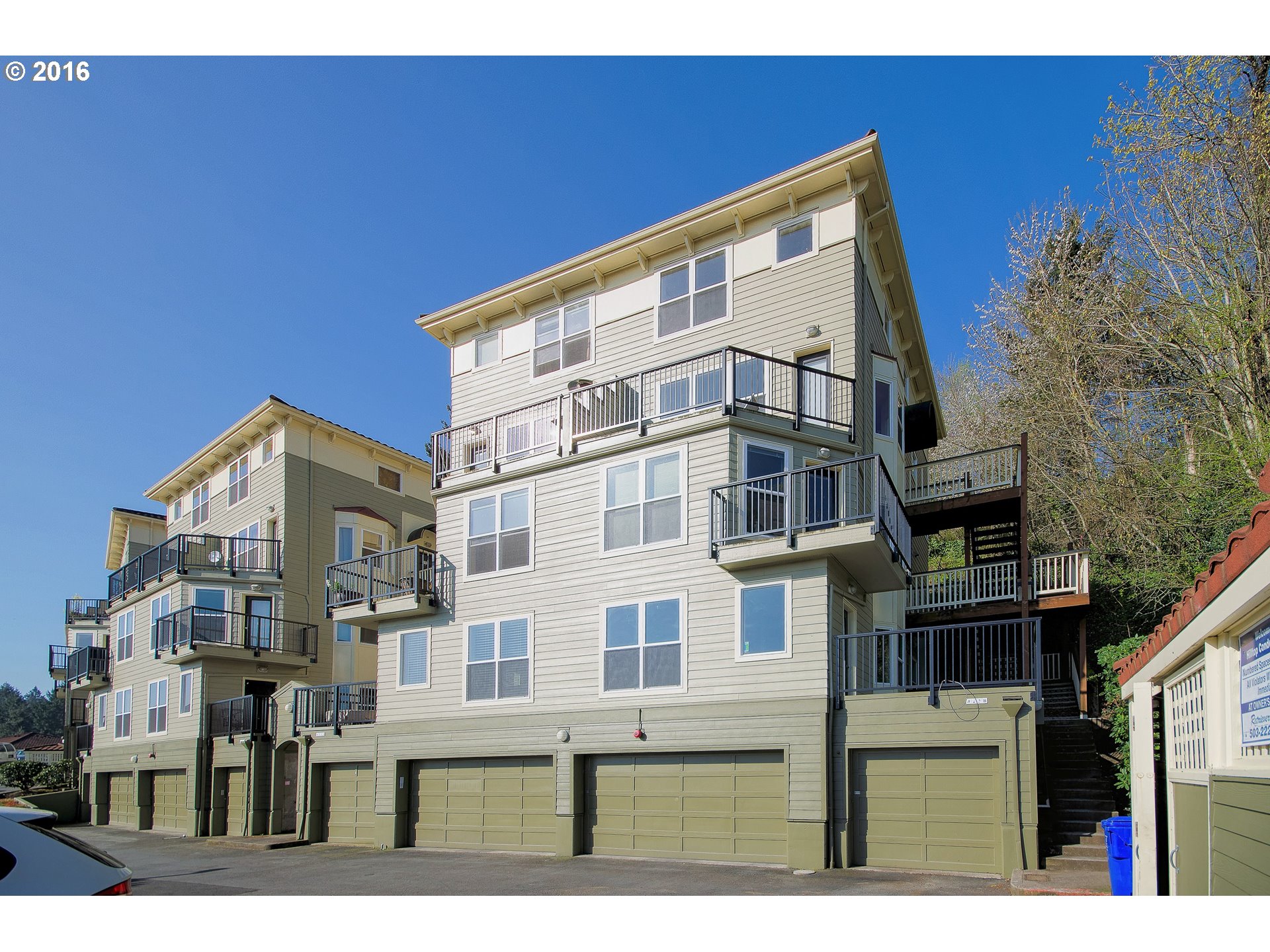 423 Northwest Uptown Terrace, Unit 1B Portland, OR 97210 - Photo 2 of 23 a view of a large building