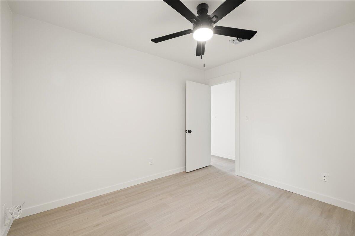 403 Cheyenne Circle Fort Walton Beach, FL 32547 - Photo 25 of 39 an empty room with a ceiling fan and a fan