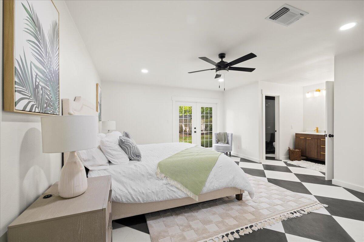 403 Cheyenne Circle Fort Walton Beach, FL 32547 - Photo 28 of 39 a living room with a bed furniture and windows