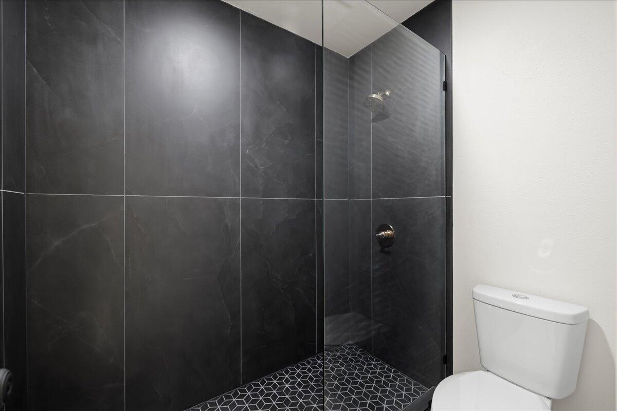 403 Cheyenne Circle Fort Walton Beach, FL 32547 - Photo 31 of 39 a bathroom with a toilet and a shower