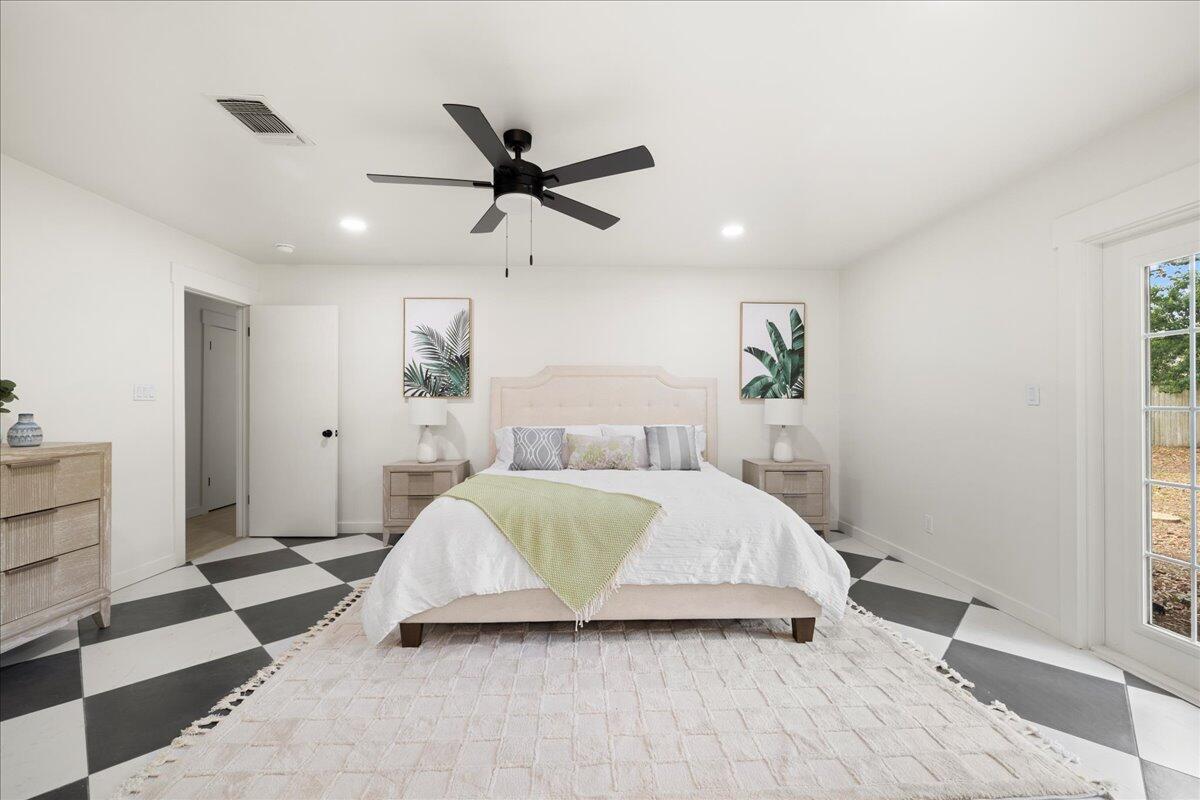 403 Cheyenne Circle Fort Walton Beach, FL 32547 - Photo 32 of 39 a bedroom with a bed and a window