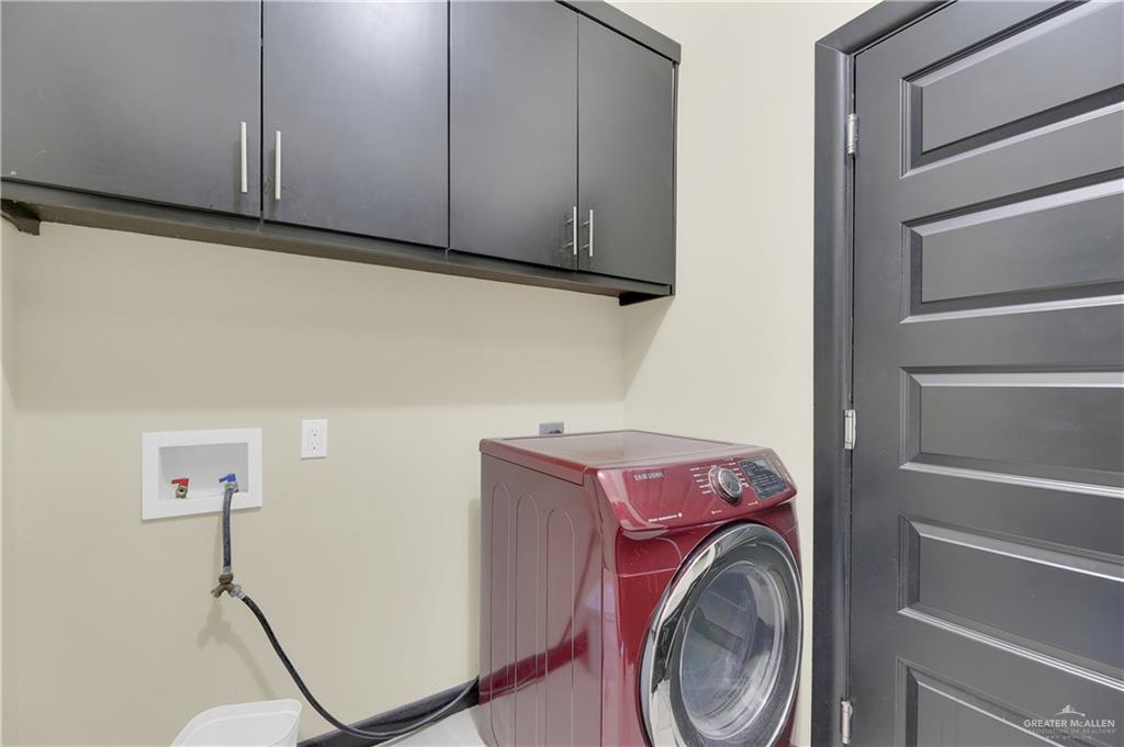 1720 Rice Avenue McAllen, TX 78504 - Photo 16 of 19 a utility room with dryer and washer