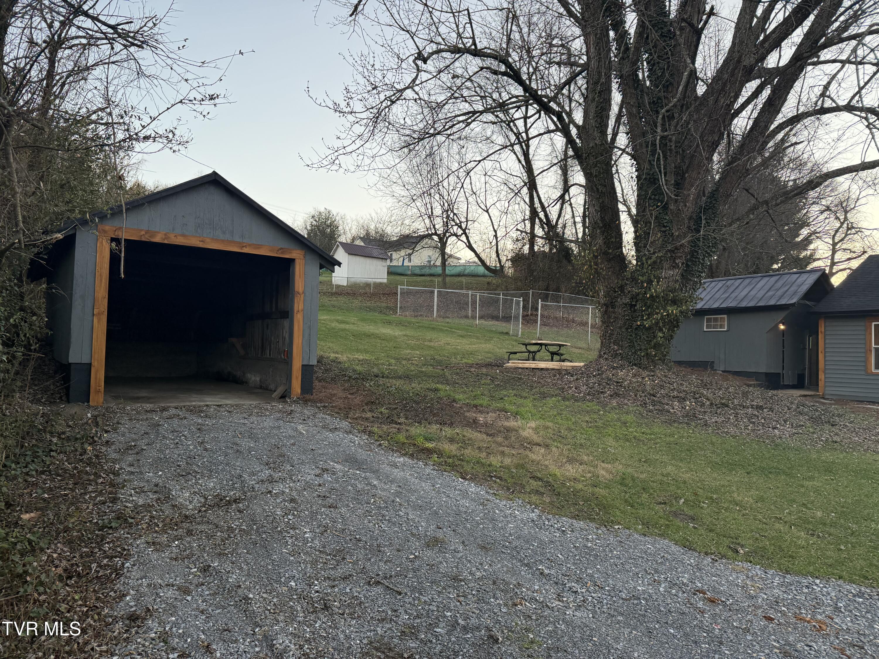159 Kings Mill Pike Bristol, VA 24201 - Photo 5 of 23 Garage
