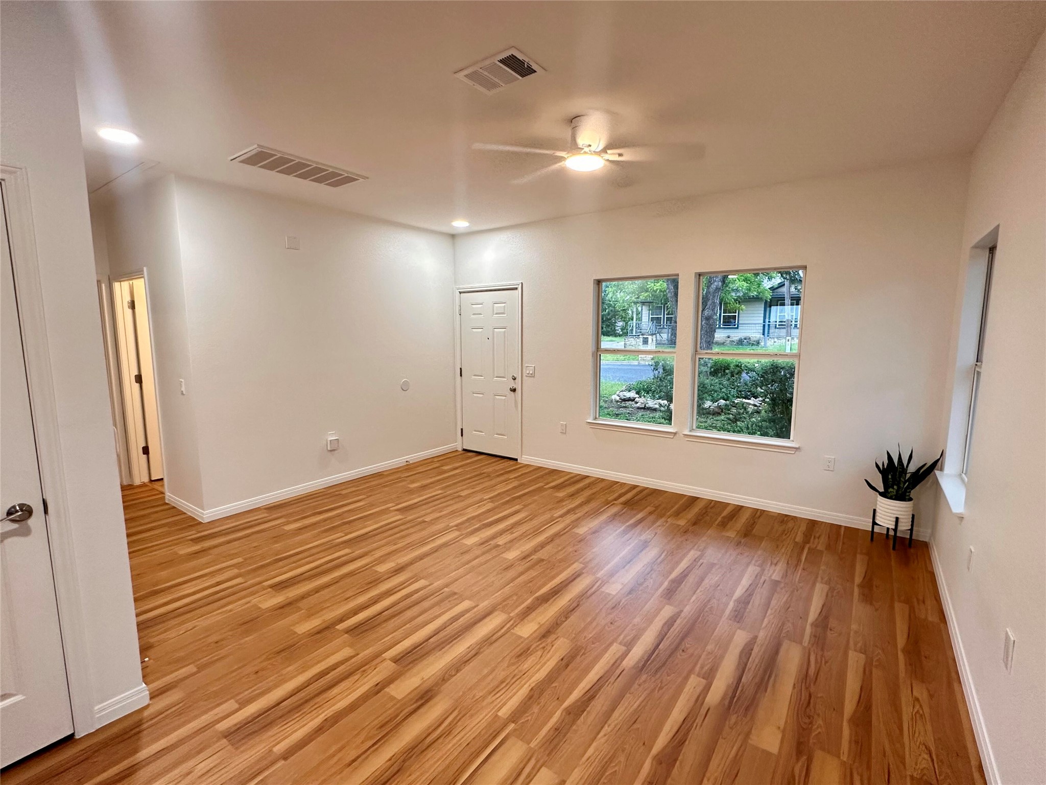 1122 Mansell Avenue Austin, TX 78721 - Photo 10 of 29 an empty room with wooden floor and windows