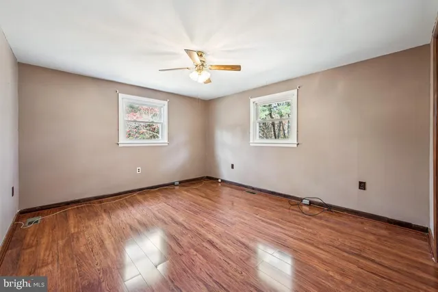 $379,999 | 40 East Park Avenue, Williamstown, NJ 08094