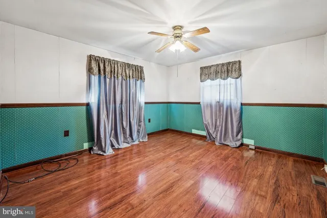 $379,999 | 40 East Park Avenue, Williamstown, NJ 08094