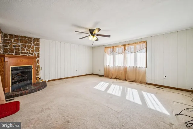 $379,999 | 40 East Park Avenue, Williamstown, NJ 08094